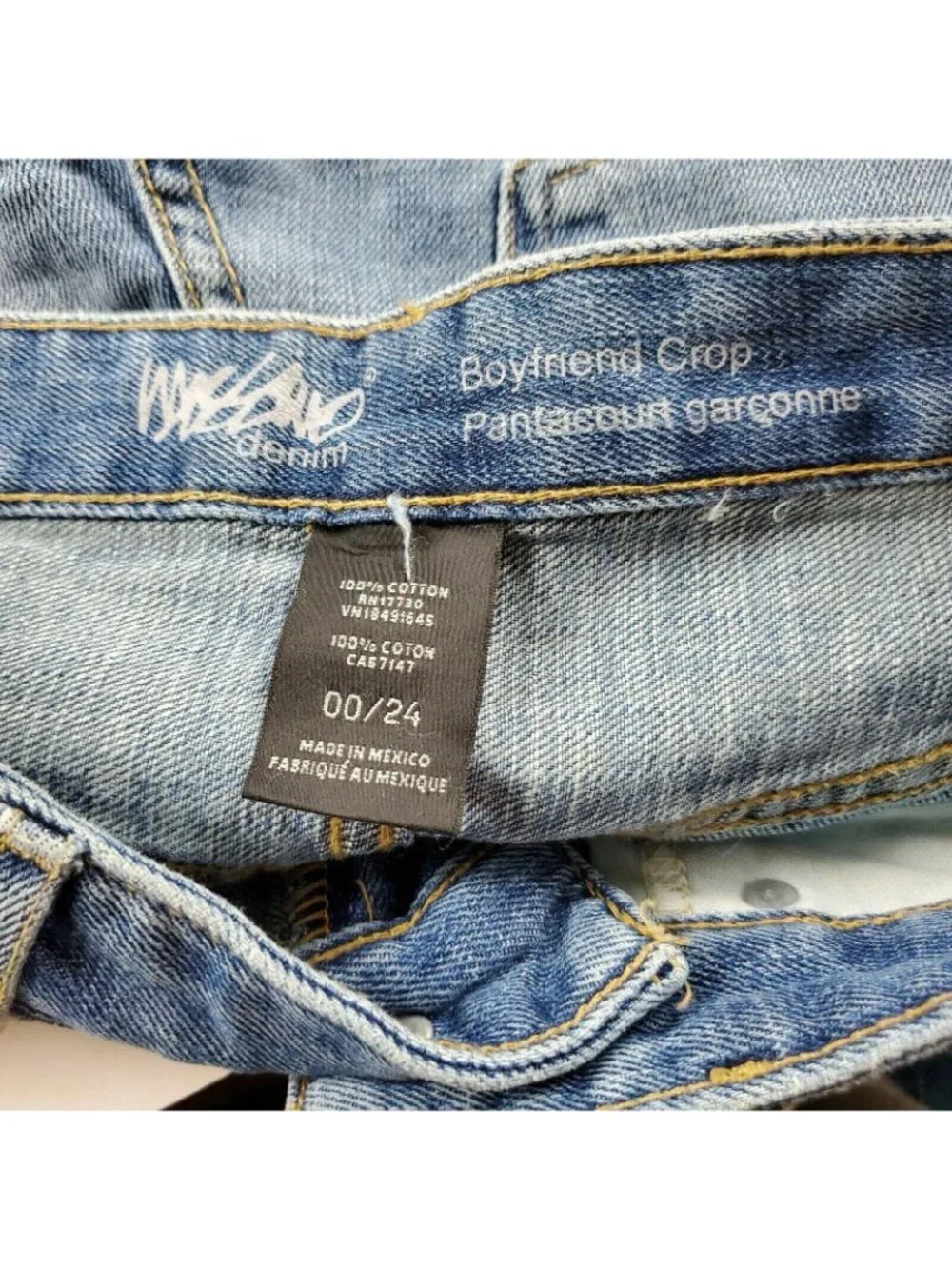 Mossimo Boyfriend Crop Jeans Womens Size 00 Mid Rise Distressed Denim Pants